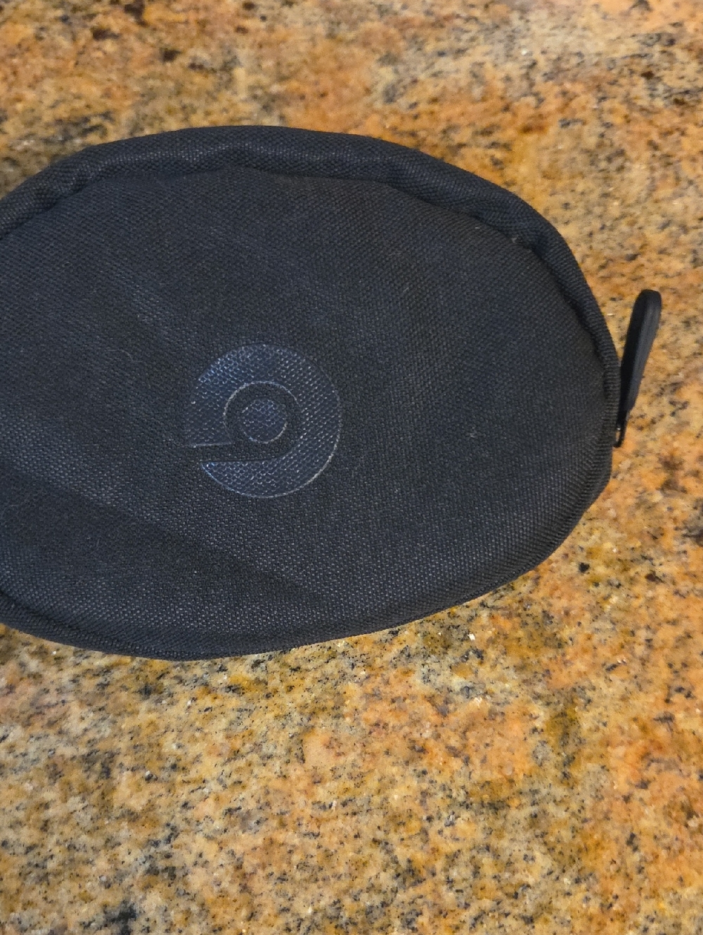 Black Zippered Headphone Carrying Case - Compact Protective Pouch